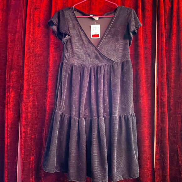 π Bundle Deal: 4 for $20! π Babydoll stretch velvet dress M - Picture 2 of 12